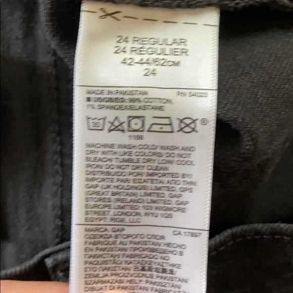 NWT GAP 5” Black Denim Raw Hem Shorts - Picture 5 of 5